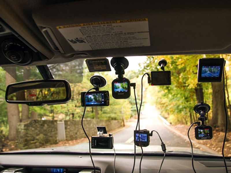 تست و مقایسه دوربین‌های خودرو نصب‌شده روی شیشه جلو.
