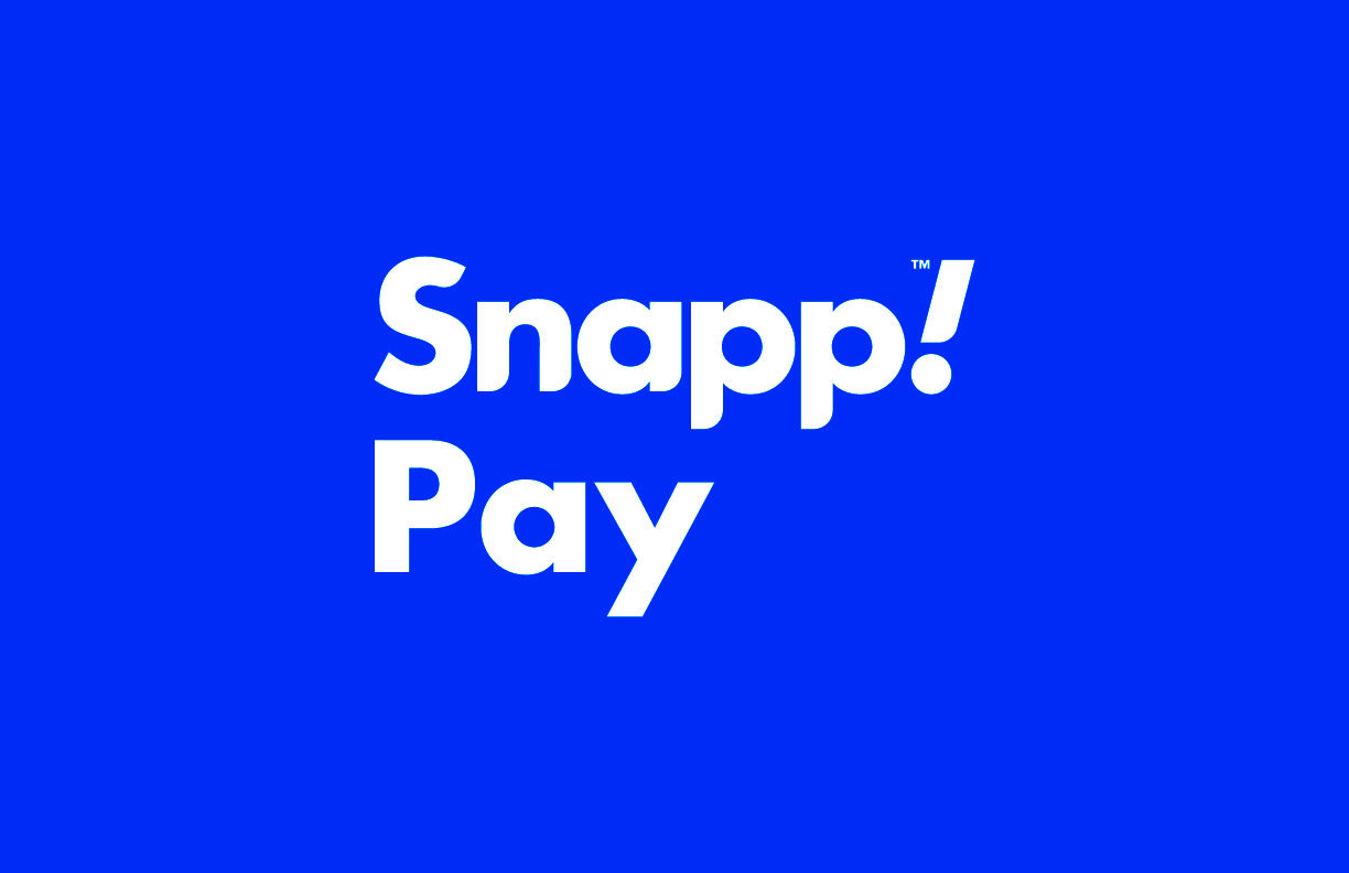 لوگو اسنپ‌پی با پس‌زمینه آبی و نوشته سفید Snapp! Pay.